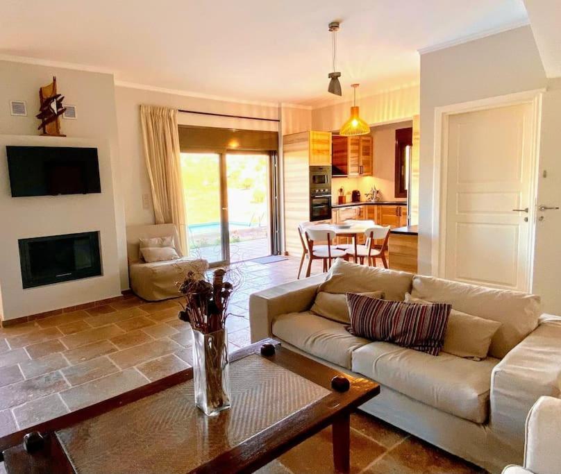 Apartamento Summer House With A Pool Near Sea, Port & Airport Rafína Exterior foto